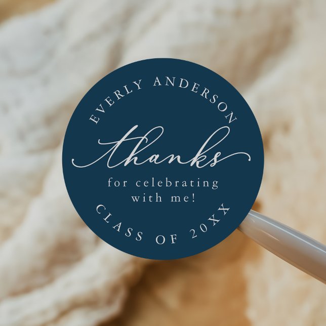 Modernes Skript Einfaches Abschluss Runder Aufkleber (Von Creator hochgeladen)