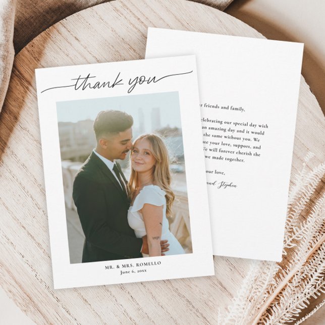 Modernes Skript Einfaches Foto Hochzeit Dankeskarte (Simple black and white script wedding thank you card.)