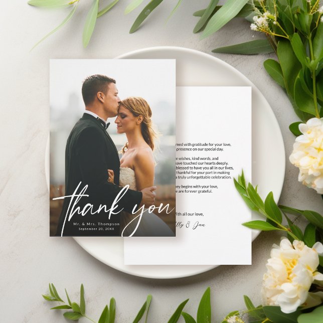Modernes Skript Einfaches Foto Hochzeit Dankeskarte (Modern typography script, wedding photo thank you card with personal message.)