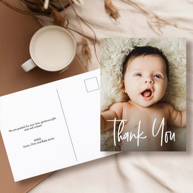 Modernes Skript für Neugeborene Foto Kinderdusche Postkarte (Modern handlettering typography baby shower photo thank you postcard.)