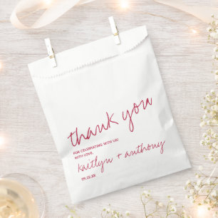 Modernes Skript Viva Magenta Minimalistische Hochz Geschenktütchen