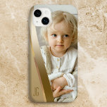 Modernes Sleek-Gold-Band-Foto mit Monogramm Case-Mate iPhone 14 Plus Hülle<br><div class="desc">Mit diesem modernen,  eleganten Design mit einem schlichten Schräggraden aus Gradienten und Imitaten aus metallischem Gold mit Textfeldern für Ihren Namen oder Ihre Monogramm heben Sie Ihren Handykoffer auf.</div>