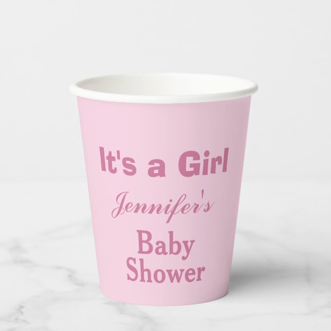 Modernes Soft Pink Niedlich. Es ist eine Girl Baby Pappbecher (Vorderseite)