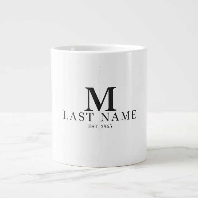 Modernes Split Monogram, Anfangsname & Establ Jumbo-Tasse (Vorderseite)