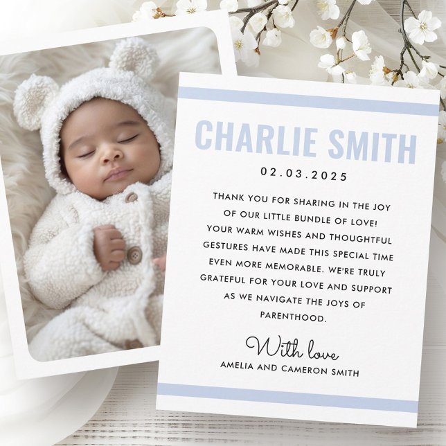 Modernes staubblaues Foto für Neugeborene Ankündigung (Modern dusty blue white new baby birth photo announcement)