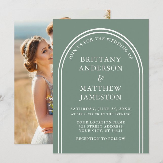 Modernes, stilvolles Arch Wedding Sage Green Foto Einladung (Vorne/Hinten)