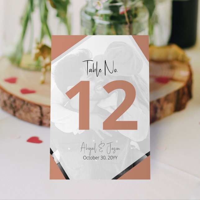 Modernes Terra Cotta Lässige Hochzeitsfeier Foto Tischnummer (Modern Terra Cotta Casual Wedding Photo Table Number with Your Engagement Photo)