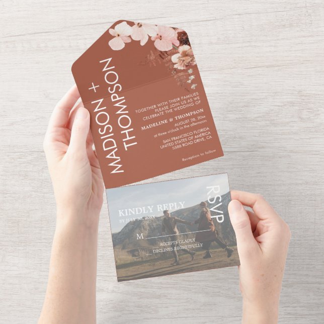 Modernes Trendy Terracotta Wüste Foto Hochzeit All In One Einladung (Abreißen)