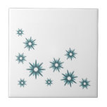 Modernes türkisfarbenes Design der blauen Sternexp Fliese<br><div class="desc">Modernes,  inspiriertes Design aus der Mitte des Jahrhunderts mit Vintagen türkisblauen Sternexplosionen in einem Bio Design auf weißem Hintergrund. Einfaches,  sauberes modernes Design.</div>