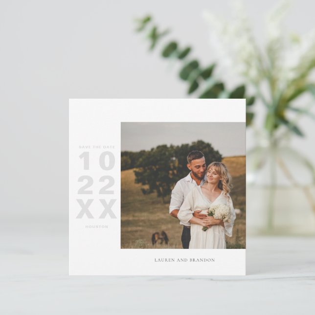 Modernes Typografie-Foto Save the Date (Stehend Vorderseite)