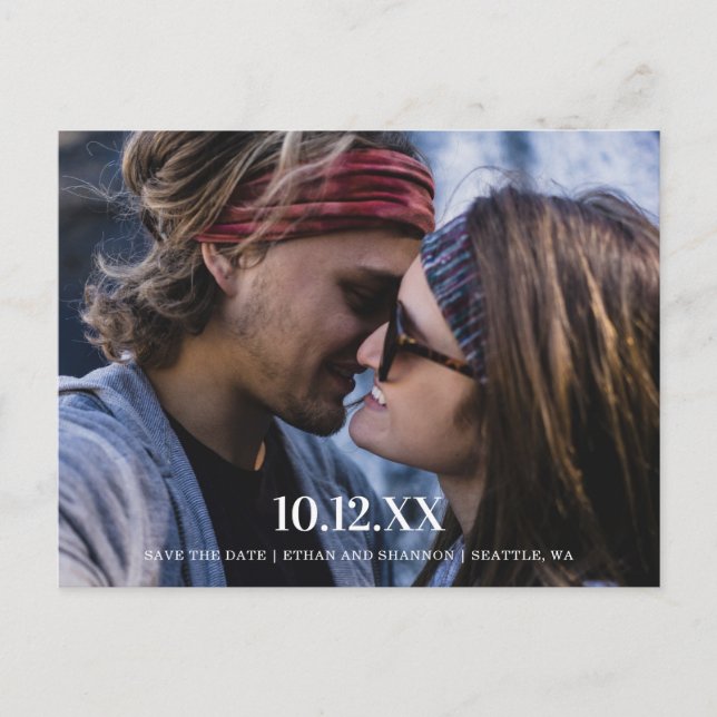 Modernes Typografie-Foto Save the Date Ankündigungspostkarte (Vorderseite)