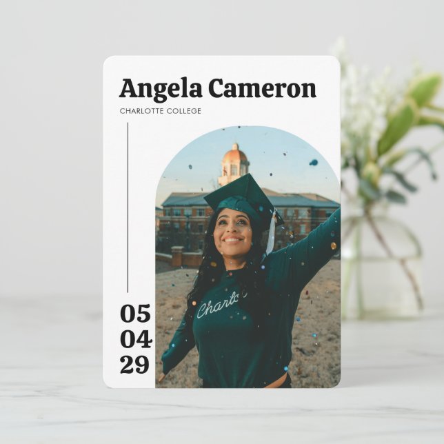 Modernes Uni-Abschluß Party Einladung (Stehend Vorderseite)