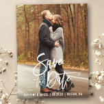 Modernes Verlobung für Pinselskripte Save the Date Postkarte<br><div class="desc">Moderne Pinsel Script-Verlobung Save the Date Foto Postkarte</div>