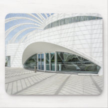 Modernes, weißes Gebäude