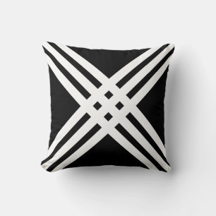 Modernes White Cross Lines Muster auf schwarz Kissen