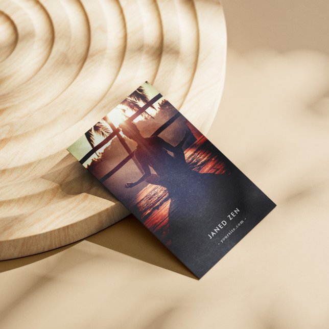 Modernes Yoga Instructor Wellness Monogram Qr Visitenkarte (Von Creator hochgeladen)