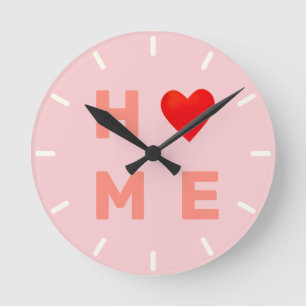 Modernes Zuhause Herz auf Rosa Runde Wanduhr
