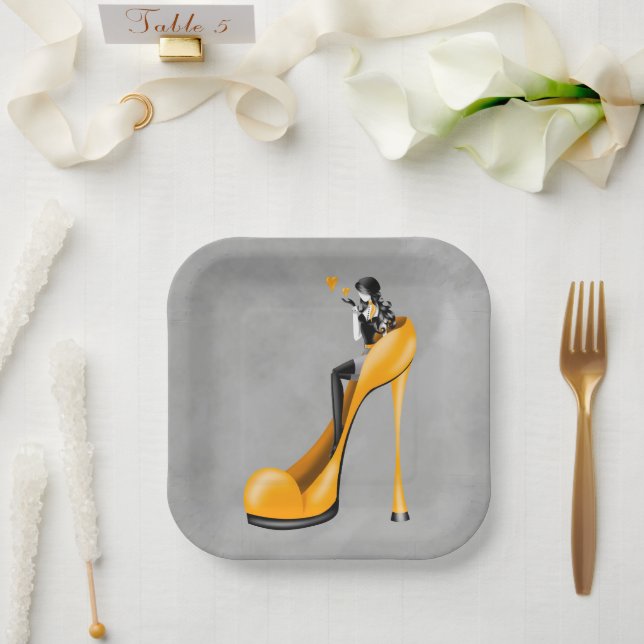 Modische Lady in Stiletto-Papierplatte Pappteller (Hochzeit)