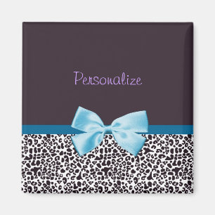 Modischer Leopard-Druck und blaues Band mit Namen Magnet