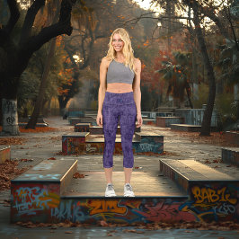 Modischer Lila Denim texturiert: Text & Logo Capri Leggings