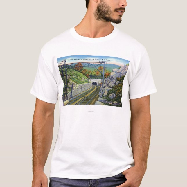 Mohikaner-Hinteransicht von W. Entrance zu Hoosac T-Shirt (Vorderseite)