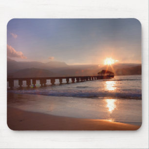Mole am Strand bei Sonnenuntergang, Hawaii Mousepad