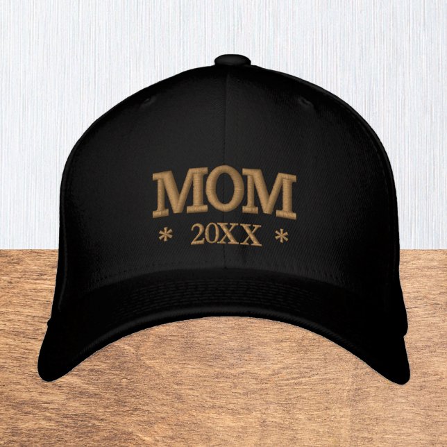 MOM 20XX embroidered baseball cap gold / white Bestickte Baseballkappe (Mom Hat / New Mom since 20xx baseball cap)