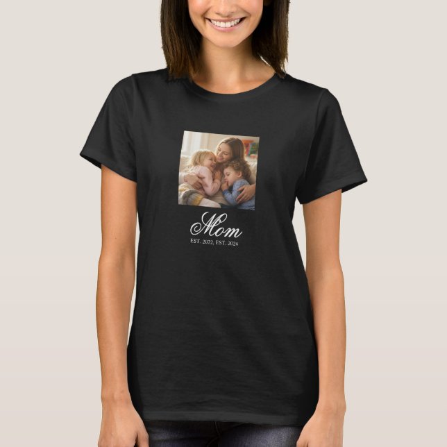 Mom Established Black Elegant Script Photo T-Shirt (Vorderseite)