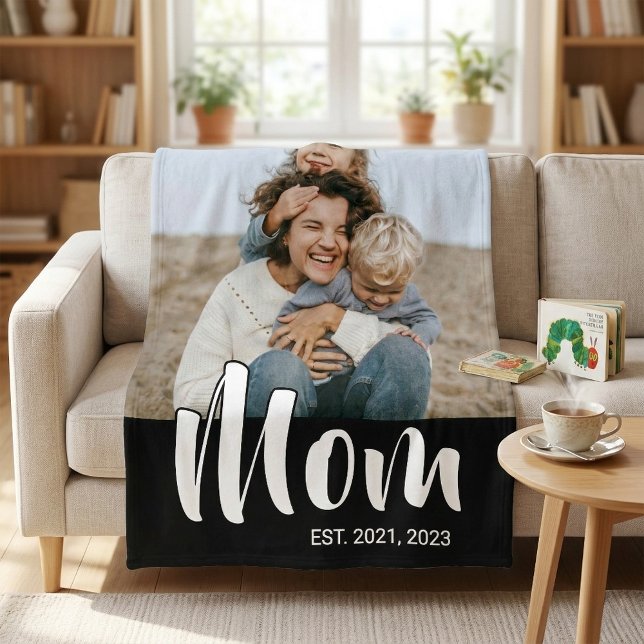 Mom Established Black Modern Script Photo Fleecedecke (Mom Established Black Modern Script Photo Fleece Blanket)