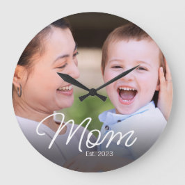 Mom Established Modern White Script Photo Große Wanduhr