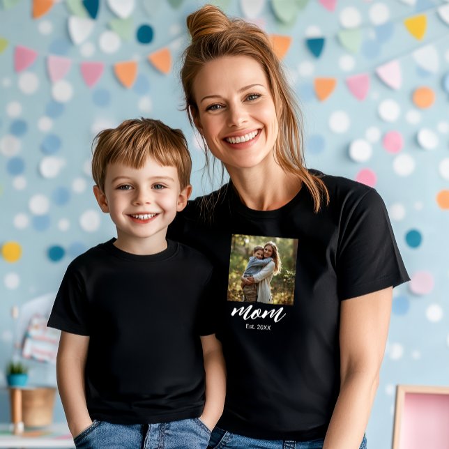 Mom Established Photo Mother's Day T-Shirt (Von Creator hochgeladen)