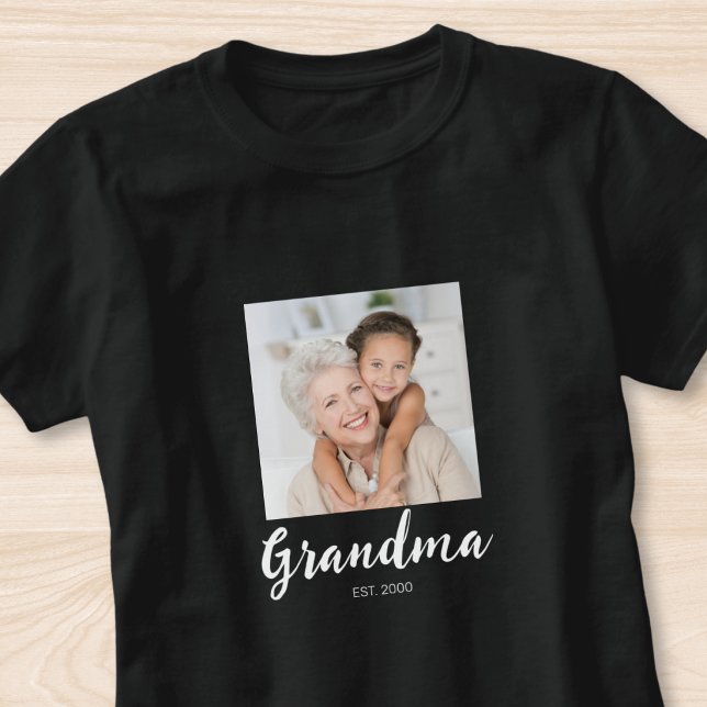 Mom Established Script Photo  T-Shirt (Von Creator hochgeladen)