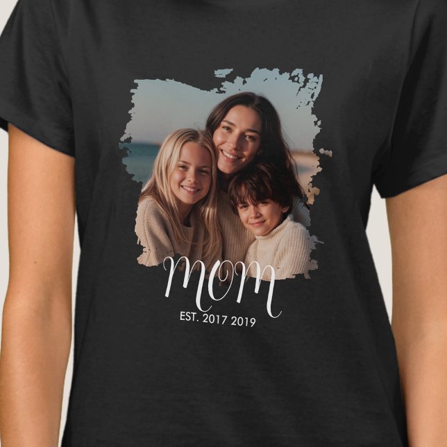 Mom Established Script Photo  T-Shirt (Von Creator hochgeladen)