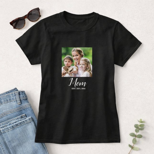 Mom Established Script Photo T-Shirt (Von Creator hochgeladen)