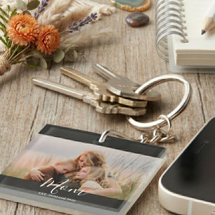 Mom hat modernes elegantes Skriptfoto erstellt Schlüsselanhänger