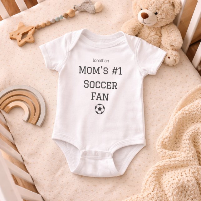 Mom Soccer Fan Baby Name Custom Strampler (Von Creator hochgeladen)