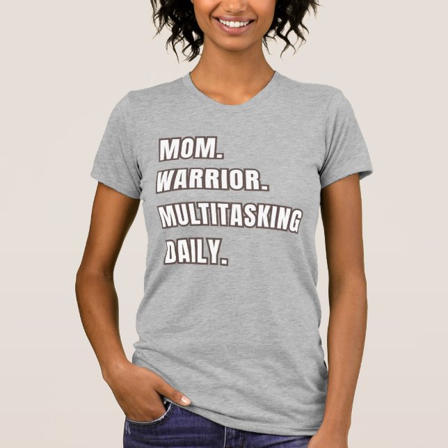 Mom Warrior Multitasking Daily/ Mom Gifts Grey T-Shirt (Vorderseite)