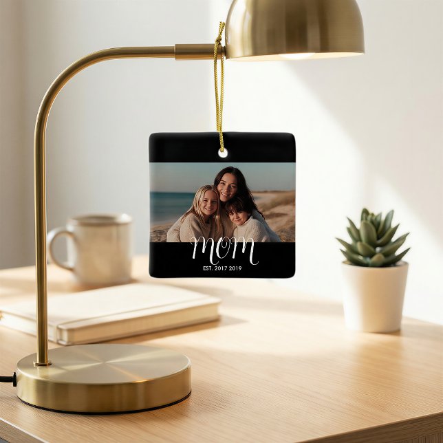 MomEstablished Black White Script Photo Keramikornament (Von Creator hochgeladen)