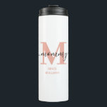 Mommy Elegant Script Monogram Thermosbecher<br><div class="desc">Tasse für neue Eltern,  die Sie mit dem Datum ihrer Eltern personalisieren können. Dieses Design hat elegante handgeschriebene Schrift,  moderne Typografie. Tasse hat ein Monogramm Initial M mit dem Namen Mommy,  den Sie personalisieren können.</div>