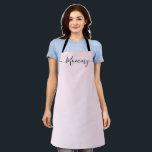 Mommy Simple Chic Elegant Skriptname Schürze<br><div class="desc">Mommy wird eine niedliche Schürze mit einem eleganten und modernen Drehbuch Liebe,  während sie diese Goodies backt,  köstliche Geschirr kocht oder mit ihren Pflanze arbeitet. Ein perfektes Geschenk,  um ihre Talente zu fördern. Schwarzes Skript für den Namen mit langjährigen Schwanz-Verzierungen.</div>