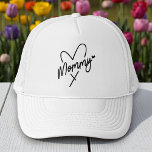 Mommy Simple Modern Script Typography Heart Truckerkappe<br><div class="desc">Stay active in style with this Mommy Simple Modern Script Typography Heart Trucker Hat, designed for moms who want comfort, function, and a clean modern look. Featuring elegant script “Mommy” lettering paired with a subtle heart detail, this cap blends minimalist typography with a warm, meaningful touch. Made for busy, on-the-go...</div>