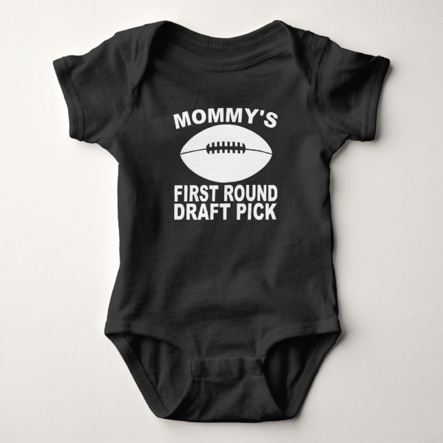 Mommy's erster Round-Draft-Pick-Football Baby Strampler (Vorderseite)