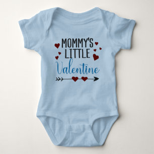 Mommy's kleines Valentinblau mit rosa Herzen Baby Strampler