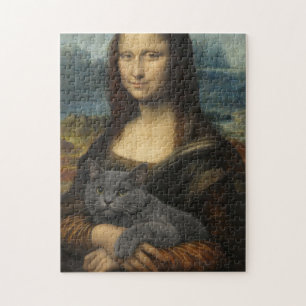 Mona Lisa hält elegante graue Katze