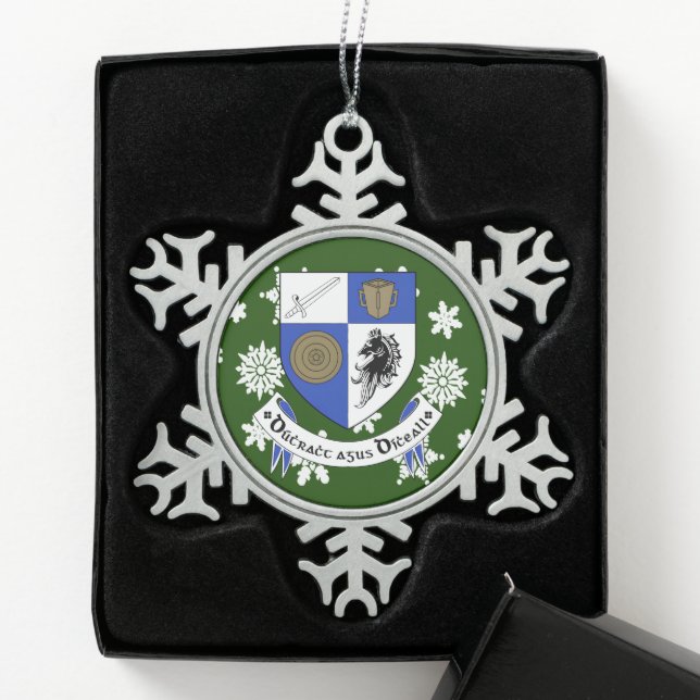 Monaghan Ireland Wappen Irish Schneeflocken Zinn-Ornament (Box)