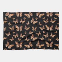 Monarch Butterfliegen auf Schwarz
