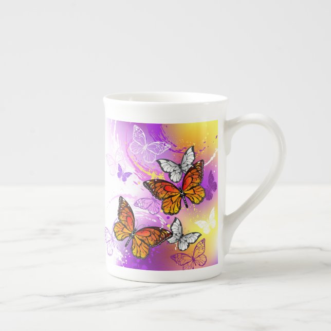 Monarch Butterflies on Purple Background Prozellantasse (Rechts)