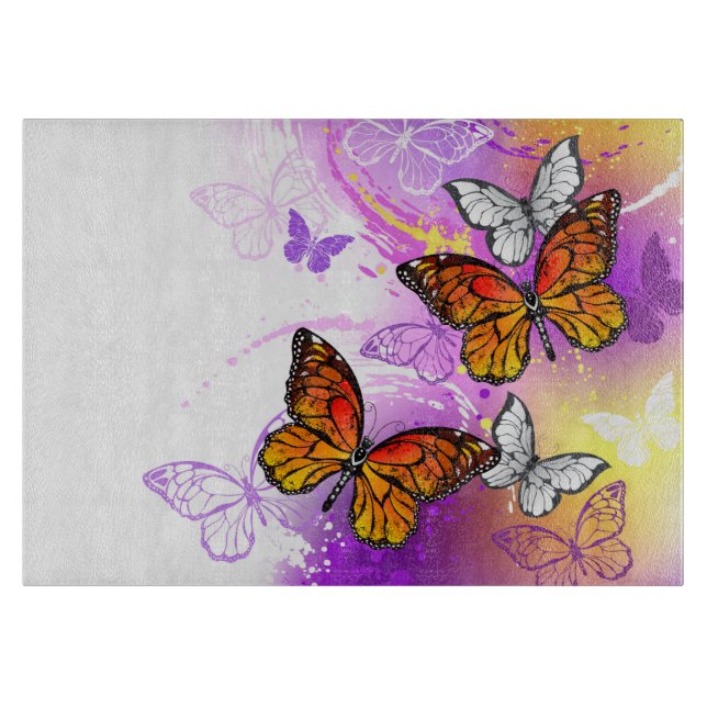 Monarch Butterflies on Purple Background Schneidebrett (Vorderseite)