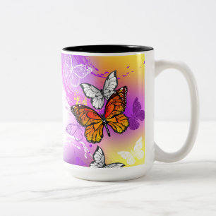 Monarch Butterflies on Purple Background Zweifarbige Tasse