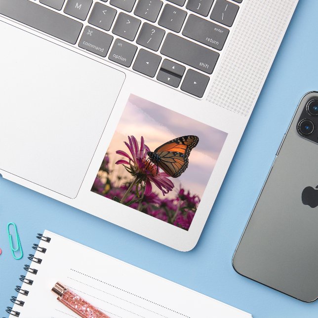 Monarch Butterfly auf Blume Aufkleber (Laptop mit iPhone)